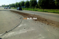 VOZAČI OPREZ: Kamenje i zemlja rasuti u Komitskoj ulici /FOTO/