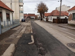 Bijeljina: Napokon počelo asfaltiranje ulice, već se pojavile pukotine (FOTO)