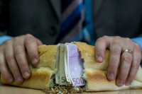 Političari tvrde da su siti "bijelog hljeba"