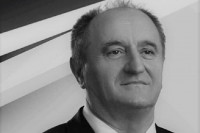 Nakon mjesec dana borbe sa korona virusom preminuo doktor UKC-a Dragan Vojvodić