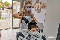 FRIZERSKI SALONI U BIJELJINI POČELI SA RADOM Mušterije s nestrpljenjem dočekale otvaranje /FOTO/