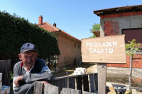 Semberski penzioneri snašli se i tokom zabrane: Povrće umjesto na pijaci prodavali kod kuće /FOTO/