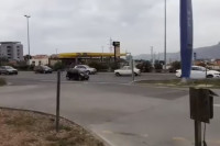 “Stojadin” napravio saobraćajni kolaps: Kilometrima vozio u suprotnom smjeru (VIDEO)