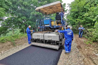 Vlada Republike Srpske finansirala novi asfalt u Tobutu kod Lopara /FOTO/