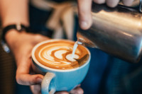 Ugostitelji manjak gostiju nadoknadili skupljom kafom