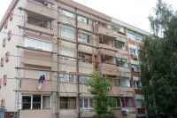 Komšijska nesloga u Bijeljini: Fasadu renoviraju na samo pola zgrade