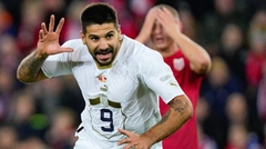 LUDNICA U KATARU Srbi pjevaju "Mitro's on fire" ispred hotela, Mitrović oduševio reakcijom (VIDEO)