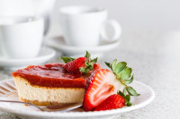 Mus torta sa jagodama i bijelom čokoladom