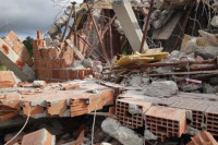 Bagerista odbio da ruši manastirski konak: U bager sjeo direktor kompanije