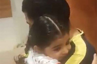 Dirljiv susret kćerkice i oca koji mjesecima nije vidio dijete (VIDEO)