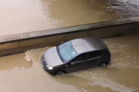 Bosna izlila u Maglaju, u Zavidovićima poplavljene vikendice