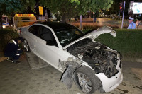 Bijeljina: Pijan automobilom uletio u baštu kafića