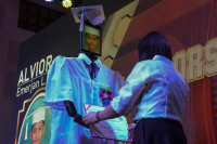 Robot đacima dijelio završne diplome