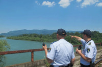 Policija Srbije uhapsila 13 ljudi: Preko Drine u BiH prokrijumčarili 245 migranata