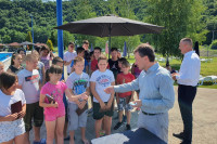 Opština Ugljevik poklanja besplatne sezonske karte za bazene svim učenicima i predškolcima