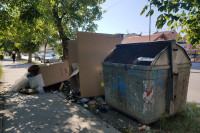 Smeće svakodnevno pored kontejnera: Nemamo naviku da platimo odvoz starog nameštaja