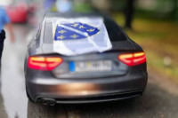 Vozio se Banjalukom sa zastavom tzv. armije Republike BiH, pa DOBIO PREKRŠAJNI NALOG