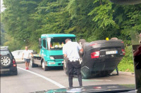 Nezgoda kod Zvornika, automobil završio na krovu