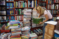 NE KUPUJU ČAK NI UDŽBENIKE NI DRVA Korona kriza opustošila knjižare i pijace