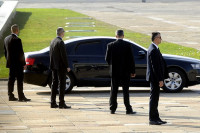 Desetine političara pod budnim okom policije