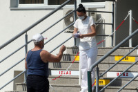 SPREMNE ELEKTRONSKE KARTICE ZA OSIGURANIKE Stariji ipak više vjeruju u papir i pečat