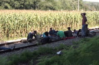 Lokalno stanovništvo u strahu od migranata: Niti znamo ko su, na šta su spremni i ni odakle su