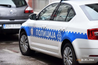 Poginuo vozač audija, povrijeđeno desetoro djece u kombiju