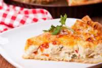 Hrskava grčka pita sa kačkavaljem i piletinom: Ukusan obrok za cijelu porodicu!