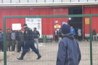 Јoš nije počelo izmještanje migranata iz centra Bira