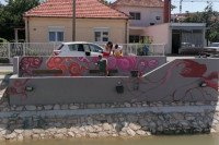 Oslikavanje galerija na kanalu Dašnica u Bijeljini: Zanimljivija šetnja uz murale i citate