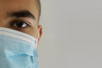 Dva ključna simptoma koja razlikuju korona virus od gripe