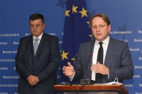 Varhelji: BiH bi mogla dobiti status kandidata do ljeta