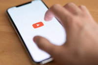 ANTIVAKSERIMA SE OVO NEĆE SVIDJETI Fejsbuk i Jutjub uvode NOVO PRAVILO