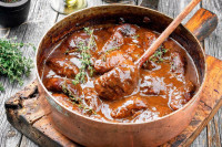 JUNEĆI GULAŠ NA ITALIJANSKI NAČIN: gurmanska junetina služi se uz pomfrit, kuvani krompir ili palentu