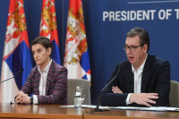 "EKONOMIJA NE SMIJE DA STANE" Vučić poručio da će on primiti PRVU VAKCINU, a Ana Brnabić drugu