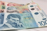 Za jedan evro 117,59 dinara  po srednjem kursu