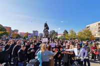 Bijeljina: Održan PROTEST nezadovoljnih ugostitelja i muzičara (FOTO)
