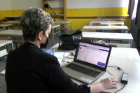Prosvjetni radnici prvog dana online nastave uspostavljali kontakt s đacima