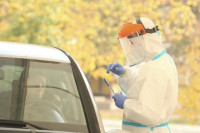 KOLONA ČEKA NA MALTI Ovako izgleda testiranje na kovid iz automobila