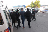 Krijumčarenje migranata: Uhapšeno 10 osoba, među njima i granični policajac!