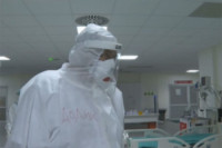 Dodik obišao zaražene u UKC RS, najavio nadoknadu medicinarima