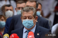 ZDRAVSTVENO STANJE TEŠKO Mićo Mićić na respiratoru