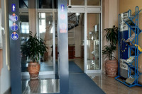 Dezinfekcioni tunel na ulazu u Gradsku upravu