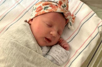 Rođena beba dvije godine mlađa od majke, tri godine od bliznakinje