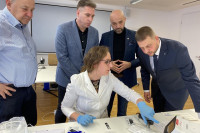 DONACIJA LOPARSKOM DOMU ZDRAVLJA Njemačka kompanija darovala aparat za brzo testiranje antigena NA KOVID-19