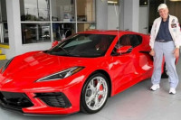 Za 90. rođendan kupio sebi Chevrolet Corvette C8