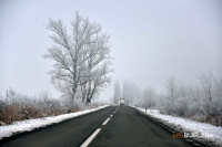 Snijeg na kolovozu preko planinskih prevoja
