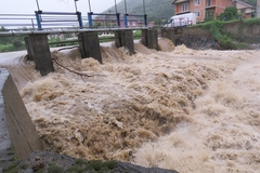 Vanredna situacija u Srbiji – poplavni talas kreće se ka Kuršumliji, Prokuplju i Doljevcu (FOTO)