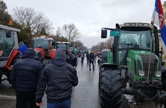 Poljoprivrednici radikalizuju proteste: Blokade puteva širom Srbije