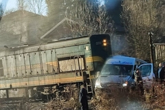 Nova saobraćajna nesreća kod Srebrenika, sudarili se voz i minibus